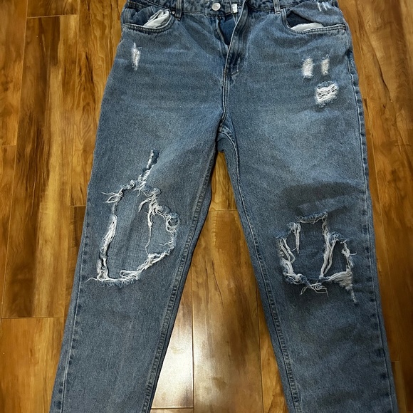 Urban plant mom Jean - Picture 1 of 2